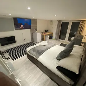 Modern With Private Entrance Guest house